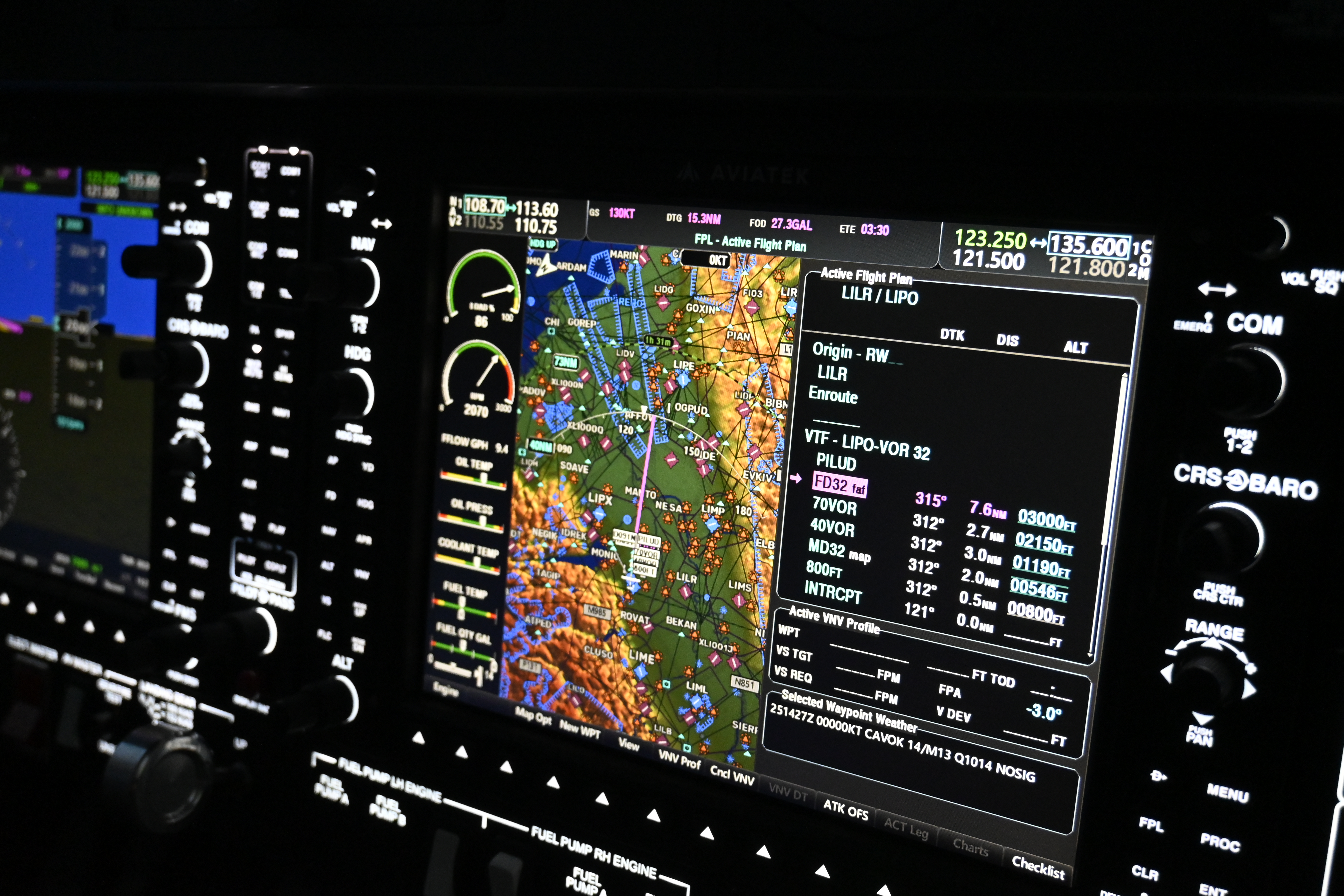 DA42 Cockpit